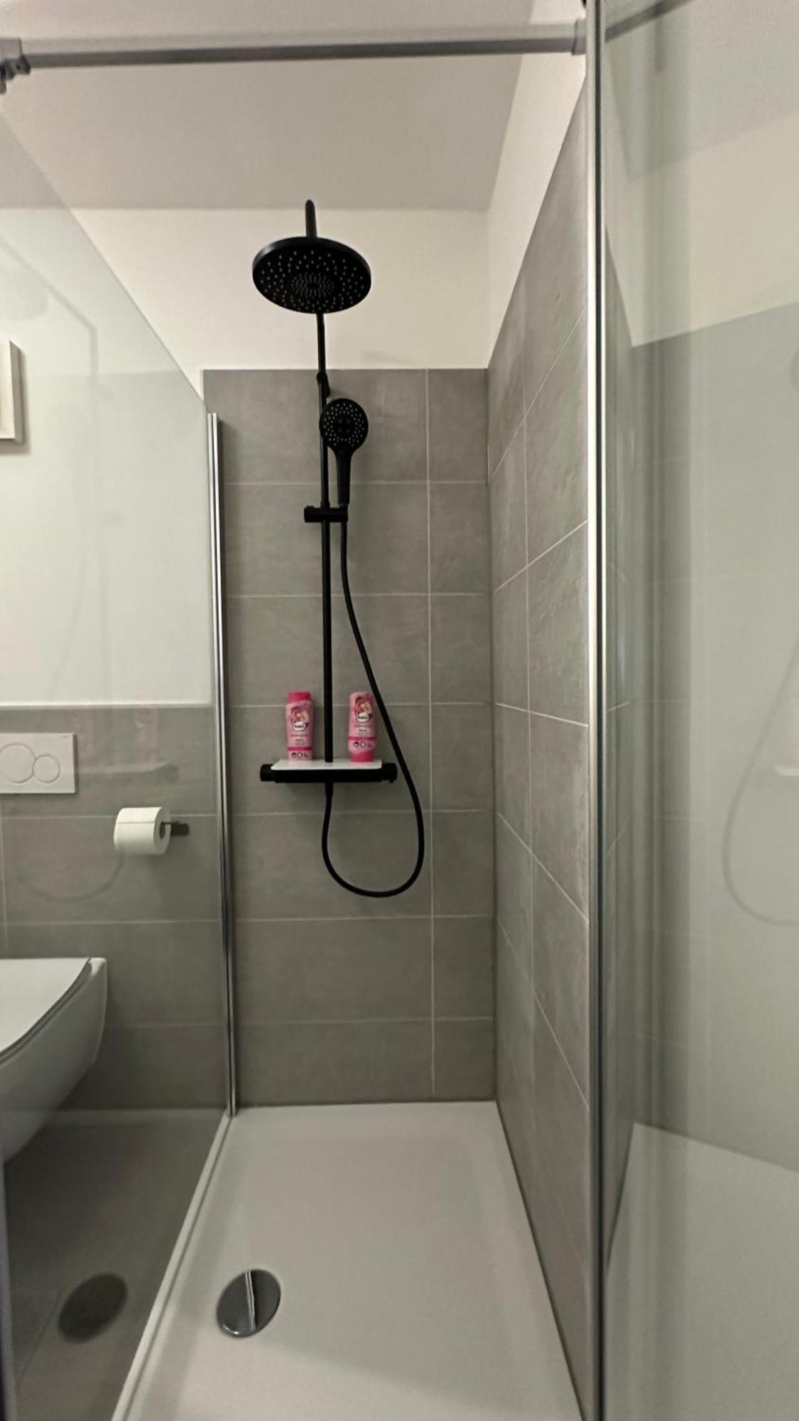 Traumhafte Wohnung Mitten In Charlottenburg Berlin Exterior foto